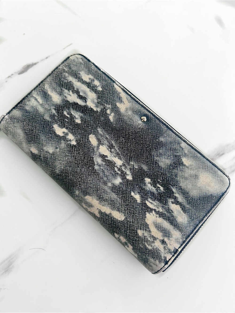 ♠️Kate Spade “Cloud Tie Dye” Pattern Zip-Around Wallet with Gold Logo